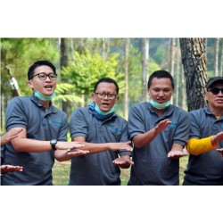 Corporate Gathering: Kenapa Peserta Selalu Mengenakan Kaos yang Sama?